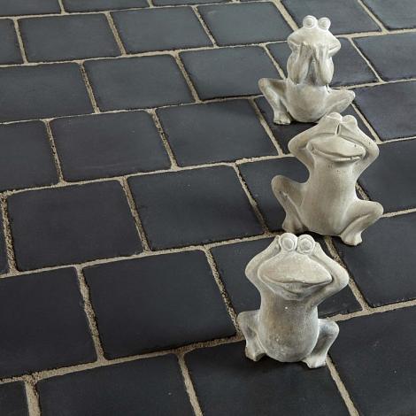 Rustic 15,5X15,5X6 basalt