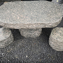 Fintstone tafel en krukken